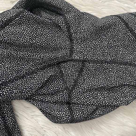 {Lululemon} Invigorate 7/8 Tight Legging in Chakra Print Alpine White Black - Picture 9 of 10